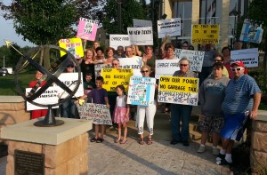 Protesters at Parma City Hall. Photo © 2015 Stefan P. Stefaniuk